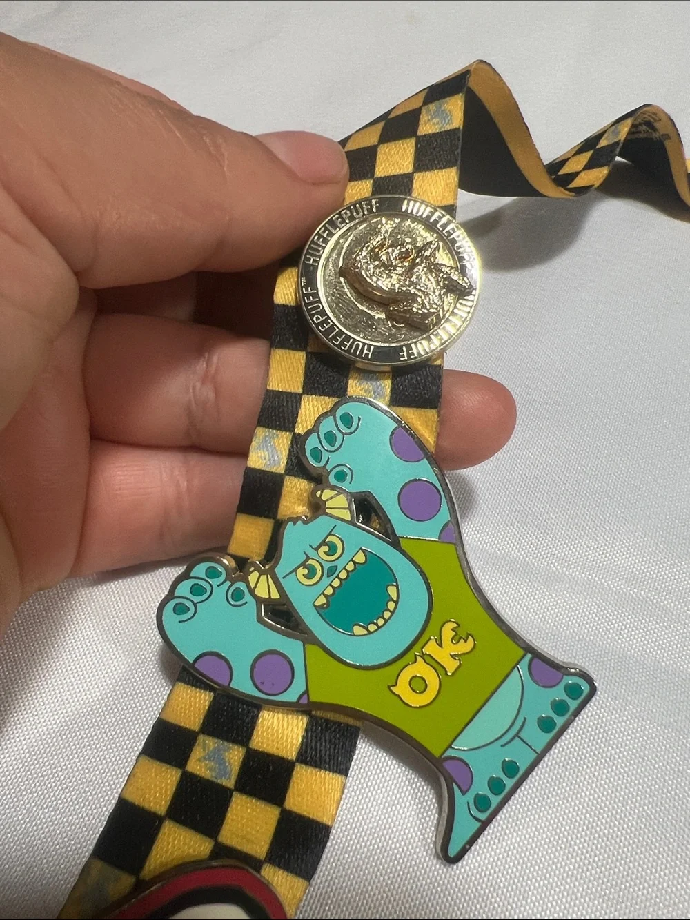 Checkered Universal Studios Harry Potter Lanyard with 16 Character Pins.